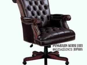 Kursi Kerja Jati Klasik – Elegan, Mewah, dan Nyaman