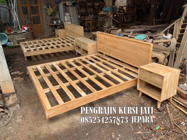 Tempat Tidur Kayu Jati Minimalis