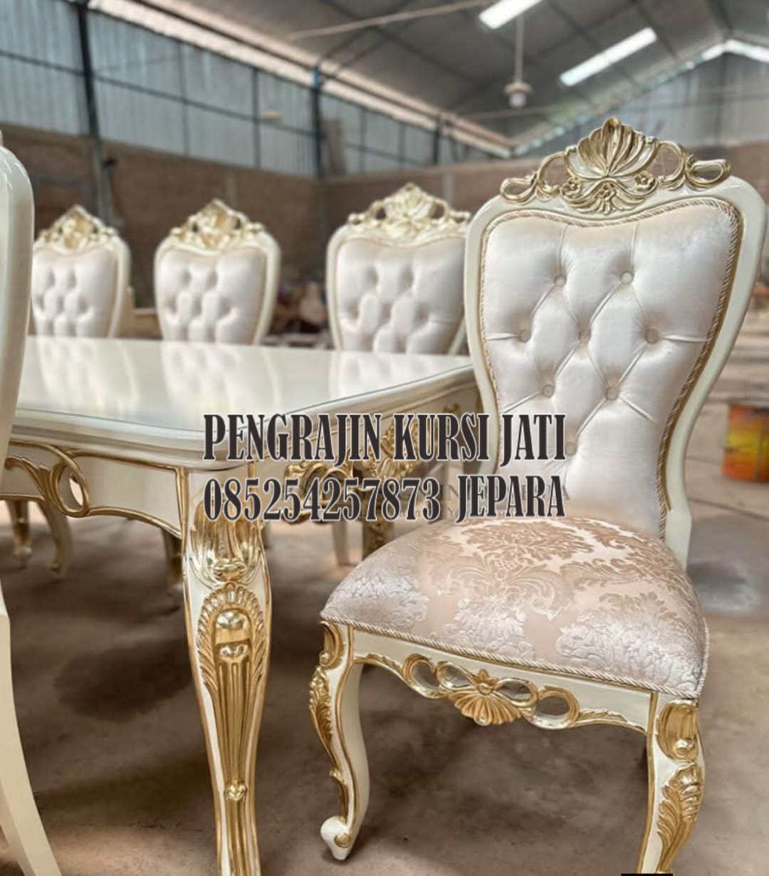 Meja Makan Ukir Klasik Jepara