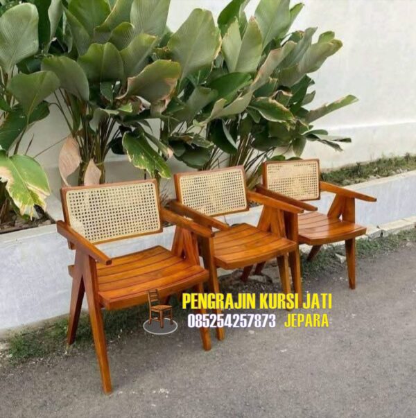 Kursi Teras Kayu Jati Kombinasi Anyaman Rotan Elegan dan Nyaman
