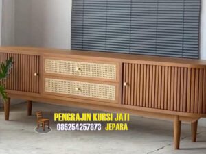 Bufet TV Kayu Jati Minimalis dengan Kombinasi Rotan Natural