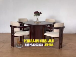 Set Meja Makan Jati Modern Elegan dengan Kursi Bantalan Nyaman Khas Jepara